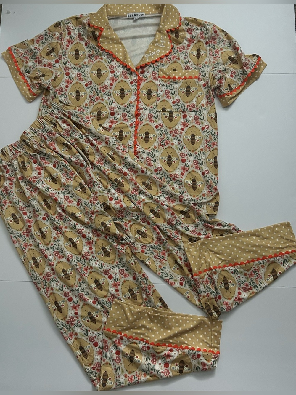 BLAKELEY Queen Bee Women’s XS Beige 2-Piece Pajama Set Short Sleeve Button Up